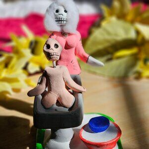 VINTAGE OAXACAN BATHTIME CLAY SCULPTURE